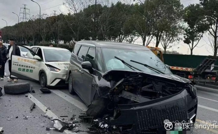 Суперкар BYD Yangwang U9 впервые попал в серьёзное ДТП 2
