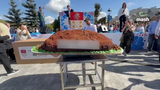 250-килограммовую "Картошку" приготовили в Дмитрове — город отметил 872-летие рекордной дозой сладкого.инсулиновая бомба ❗ Не грузятся фото и видео? Читайте нас в MAX