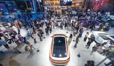 اخبار میهن صنعت: 🚗 خلاصه مهم‌ترین اخبار خودرو جهان | 23 آگوست 2026/ 1 شهریور 1405🔹 از برنامه تسلا برای آغاز فعالیت روبوتاکسی Cybercab در 