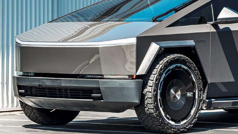 Что за безумие? Колеса для Tesla Cybertruck в стиле 70-х за $7000+ — это не