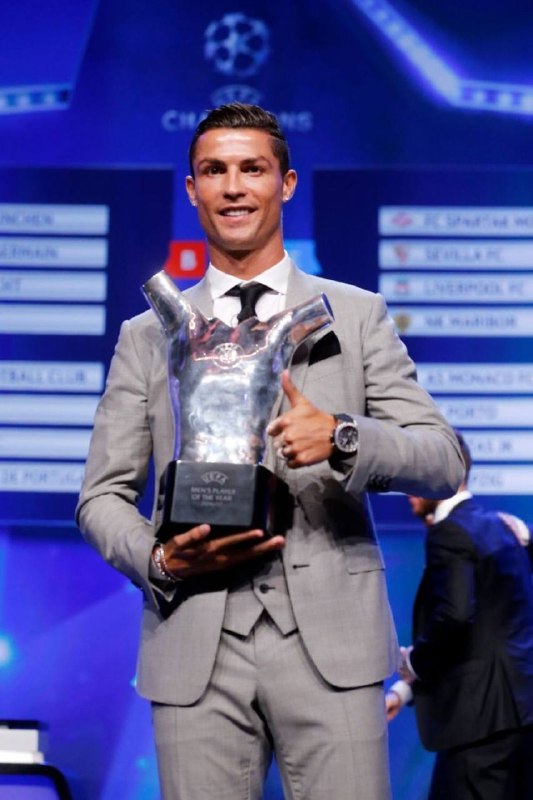 رئال مادرید | Real Madrid: 🔙📆 در چنین روزی، ۹ سال پیش◀️ پس از یک فصل فوقالعاده در تاریخ، که در آن مرحله گروهی را با دو گل به پایان رساند.◀️ اسطو