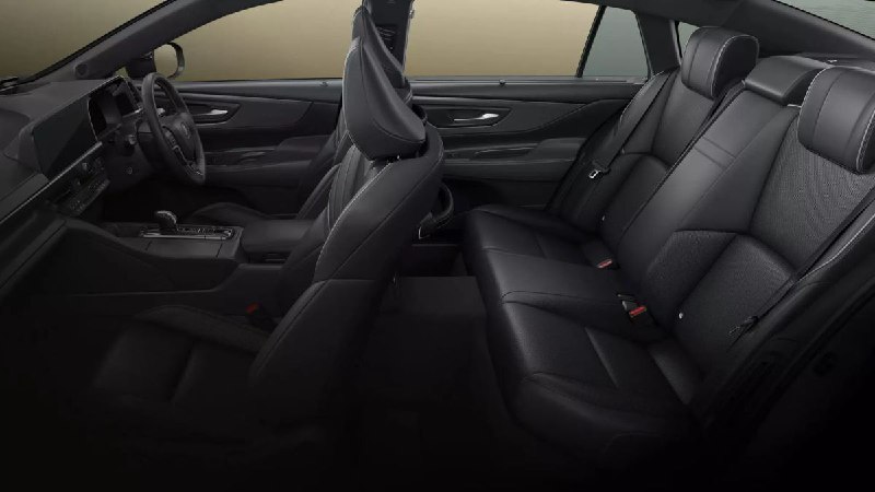 Toyota Crown представили в особых версиях к 70-летию модели 6