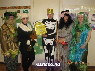 Этой ночью состоялся ежегодный бал Института костюма Met Gala. Тут собрали фоточки: https://lentach.media/QGTpc