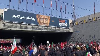- 🇮🇷 איראנים זורקים חפצים על פניו של הנשיא טראמפ