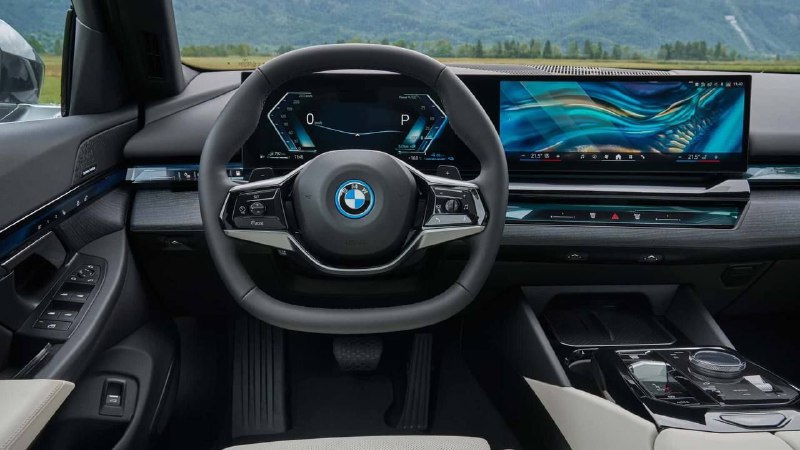 Новая BMW 5 серии получила две гибридные версии 530e и 550e xDrive 2