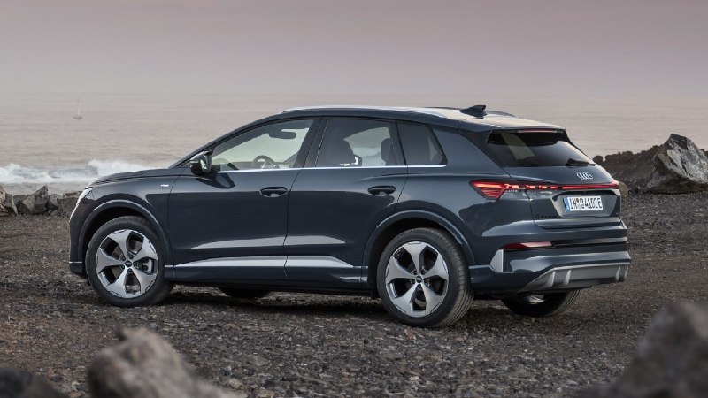 Audi Q4 e-tron получил три дисплея и прибавку к запасу хода 4