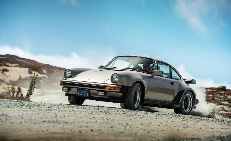 Porsche 911 Turbo 3.3 Coupe (930) 2