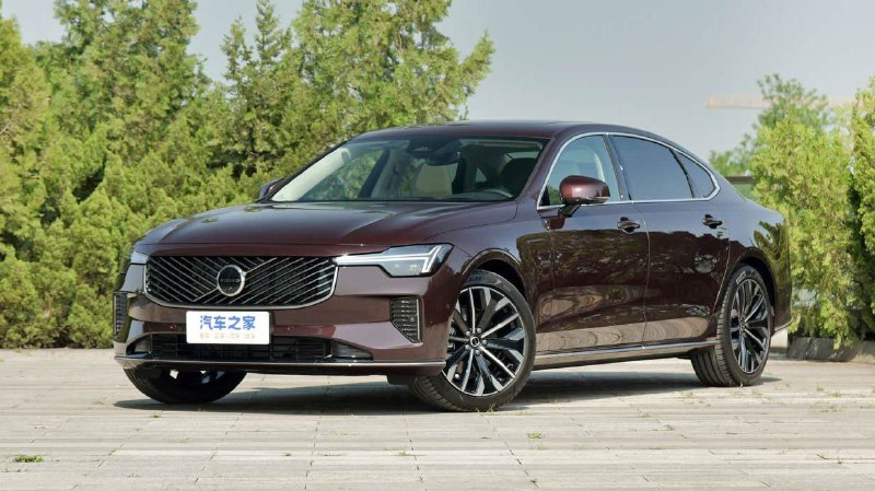 Volvo начала продажи обновленного S90 1