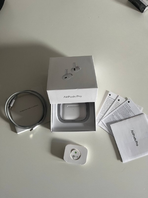 Продаю наушники Airpods pro 2. в идеальном состоянии, все работает идеально. Пользовался не больше м