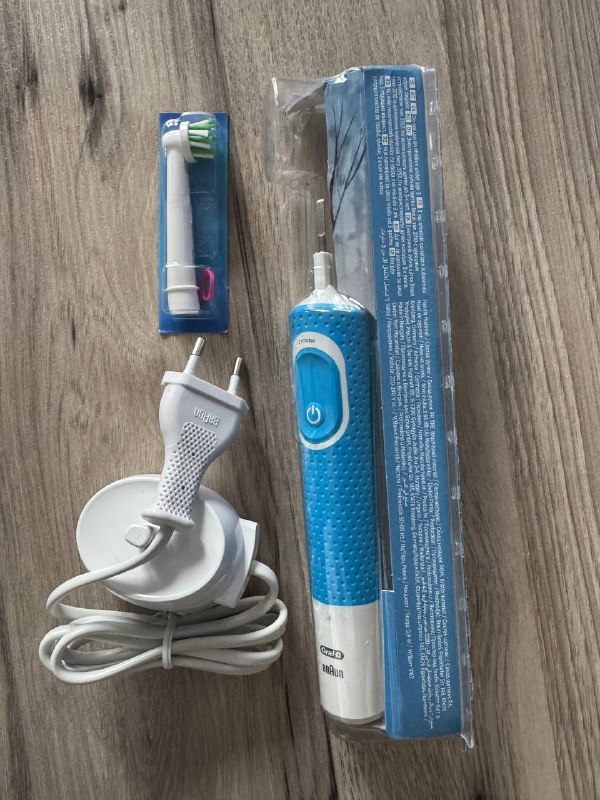 электрическая зубная щетка oral-b Braun, новая, с запечатанной насадкой и зарядкой, вскрыта, не испо — фото 1