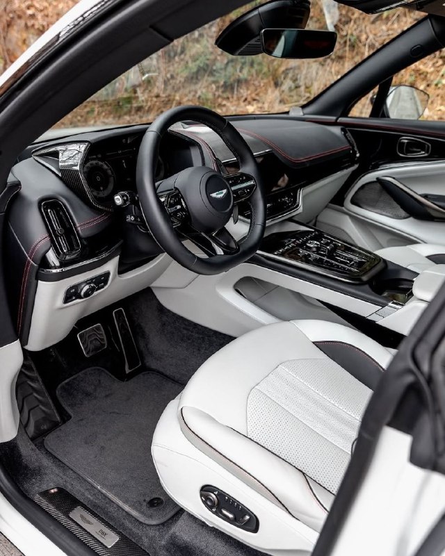 Aston Martin DBX707 ‘2022 4