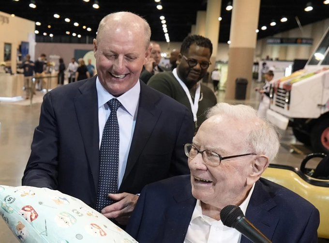 BERKSHIRE COMPLETA LA ENTREGA DE SU LIDERAZGO POST