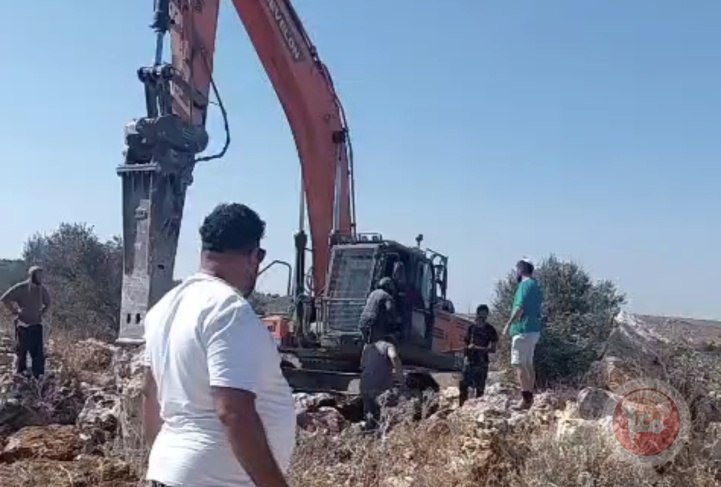 Settlers' bulldozers injure Palestinians, prompt arrests in Deir Ballut