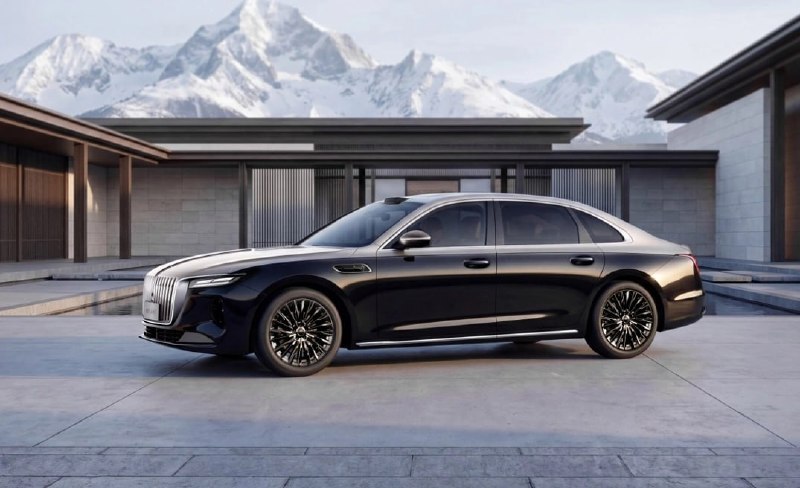 Компания Hongqi показала новый H9 на официальных фото