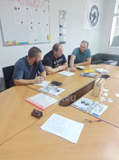 В офисе «Русской общины» на столах обнаружили стопки экстремистских расистских листовок.На запрещенные материалы обратили внимание журналисты уральского портала 66. ru. Авторы издания сообщили, что на одной из фотографий в отчете движения о «встречах с нов