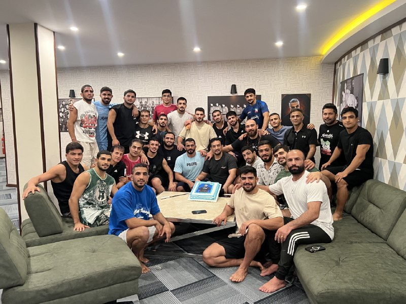 فوتبالی | Footballi.net: 📷🎂 جشن تولد 0️⃣5️⃣ سالگی پژمان درستکار، سرمربی تیم ملی کشتی با حضور آزادکاران 🤼‍♂ @FootballiApp