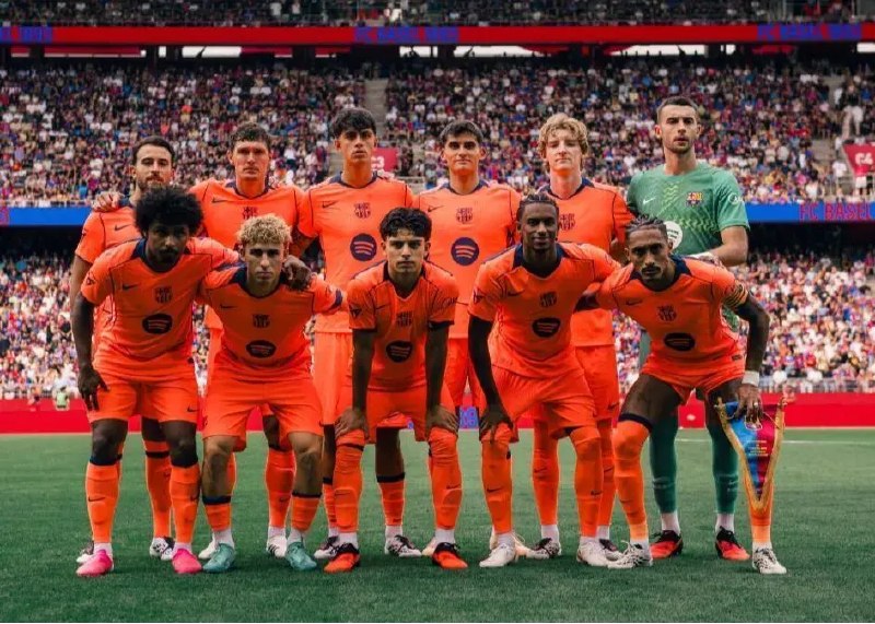 Varzesh90: ‏⚽ #ورزش90‏🔴 جنجال پیرامون کیت بارسا/ چه اتفاقی برای لباس‌های جدید بارسلونا افتاده؟‏🗞 باشگاه بارسلونا که هر سه لباس این 