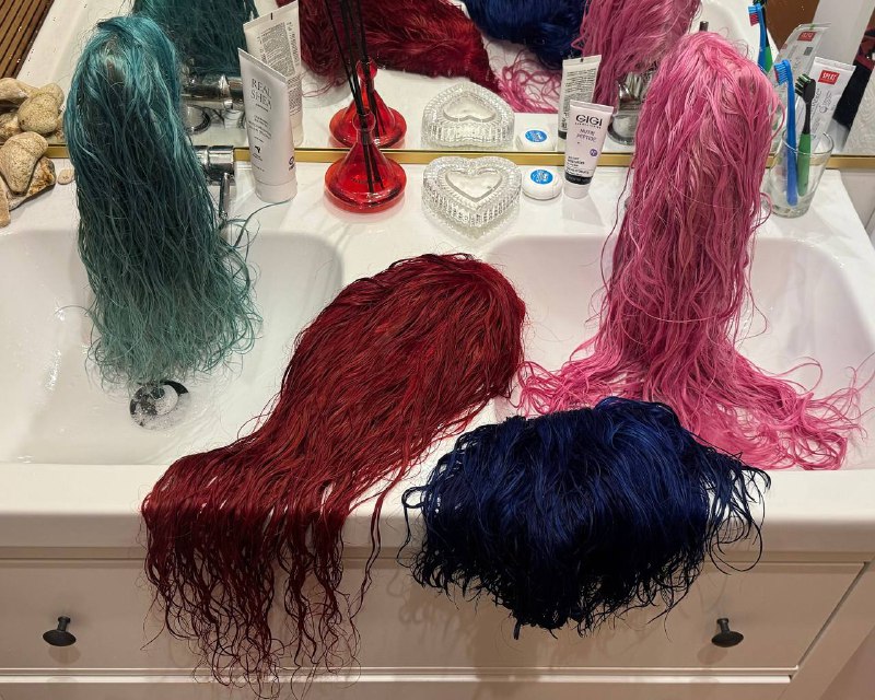 Ждала этого дня, как мир ждал пришествия Иисуса Христа — съемка года, самое яркое событие, где я отвечаю за арт дирекшн. Где все будет сиять и блестеть!Съемка, с крутейшей командой специалистов, которые подписались на мою идею 💘