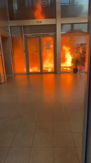 🇫🇷 A school principal was struck directly in the face by a firework mortar during ongoing violent student blockades in #France.