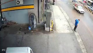 A new life was written for him: a worker miraculously escaped from a "van" that attacked a gas station!