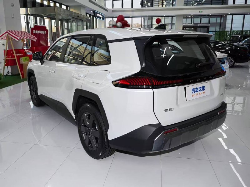 Toyota Rav4 2026 фото 3