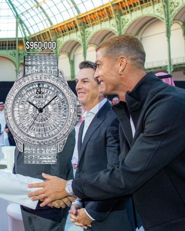 RONALDO IR: «کریستیانو رونالدو یکشنبه شب در فینال جام جهانی ورزشهای الکترونیک در پاریس، یه ساعت Royal Baguette از برند جاکوب اند کو
