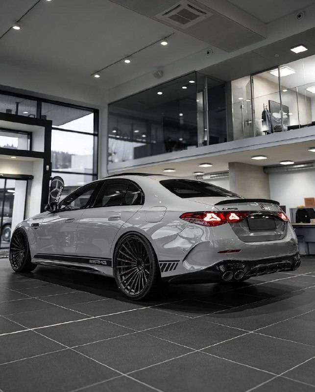 Mercedes-Benz E53 AMG 2