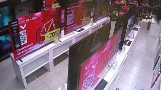 15 плазм на 1,5 млн рублей уничтожил мужчина в краснодарском магазине техники. На него завели уголовное дело по статье "Умышленные уничтожение или повреждение имущества".телепузики уже не те❗ Не грузятся фото и видео? Читайте нас в MAX