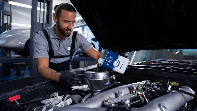 Mercedes выпустил масло для олдтаймеров