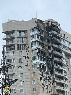 В Перми беспилотник попал в жилой дом, погиб один человекГубернатор Пермского края Дмитрий Махонин сообщил, что погиб один человек, еще четверо пострадали. Ранее местный канал «Пермь 36,6» писал о попадании дрона в многоэтажный дом на Светлогорской улице в