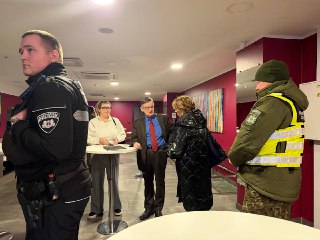 Корееведа Андрея Ланькова привезли в Эстонию  Как сообщил сам исследователь, с ним произошло «курьезно-скандальное происшествие». За полчаса до начала выступления в Риге появилась полиция и иммиграционная служба, которые заявили, что Ланьков «попал в утвер