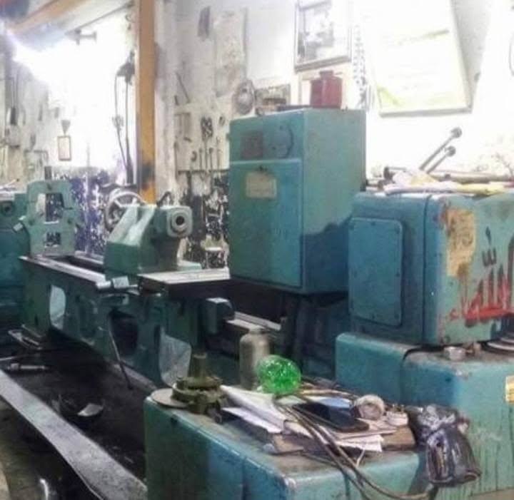מעקב: הלילה פשטו כוחות הכיבוש על המחרטה והמפעל של אל-אג'באר, החרימו את הציוד שלה והציתו. הם גם עצרו את שני…