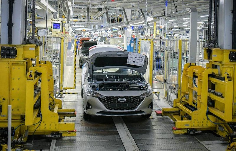 Производство легковых автомобилей в России продолж...