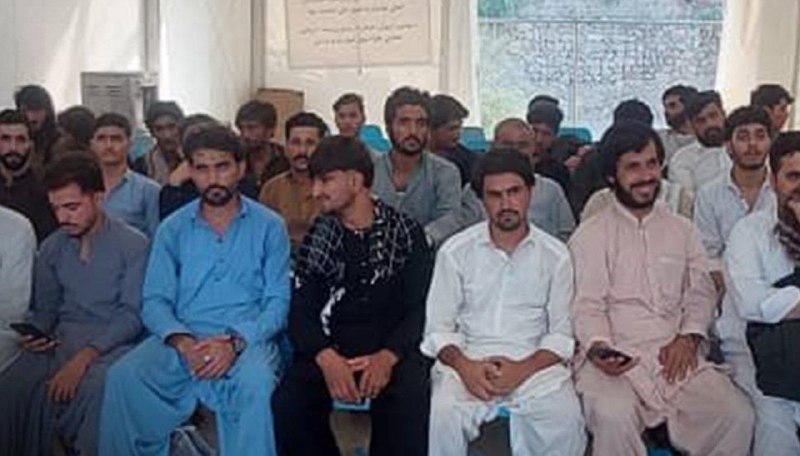 آژانس خبری هیواد: ۳۲۲ مهاجر افغان از زندانهای پاکستان آزاد و به کشور بازگشتندوزارت امور مهاجرین و عودتکنندگان میگوید که در جریان هفته ج