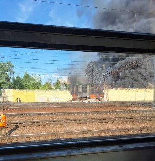 ⚡️ Четыре человека погибли после взрыва на складе у Финляндского вокзала в Петербурге 8 июняДо четырех выросло число жертв вчерашнего взрыва на территории складских помещений недалеко от Финляндского вокзала в центре Петербурга. Тела двоих нашли в здании а