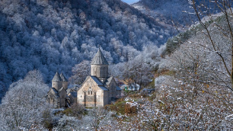 老鹰起舞的地方Haghartsin修道院，迪利扬国家公园，亚美尼亚 (© Alexey Kharitonov/Shutterstock)