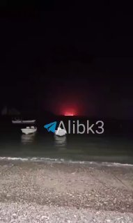 ספינת המטרה עדיין בוערת במיצר הורמוז מול חופי עומאן...