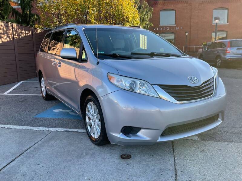 Toyota Sienna 2012