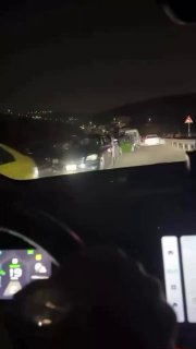 מאות משפחות פלסטיניות, ביניהן נשים וילדים, נתקעו משעות הבוקר במחסום עין סיניה מצפון לרמאללה, עקב החרפת אמצע…