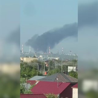 Два человека погибли в результате удара БПЛА по Сызрани, сообщил губернатор Самарской области Вячеслав Федорищев. Также чиновник заявил, что есть пострадавшие — их число он не уточнил и других подробностей тоже не привёл.  В Минобороны РФ отчитались об уни
