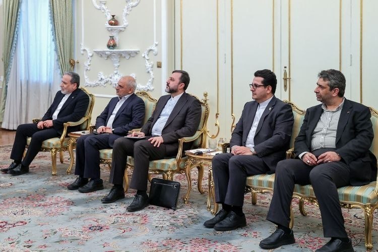 اخبار نصر: 📌دیدار نخست وزیر - وزیر امور خارجه قطر با پزشکیان ▪️ https://eitaa.com/nasrnews ▪️http://ble.ir/nasrnews▪️https://rubika