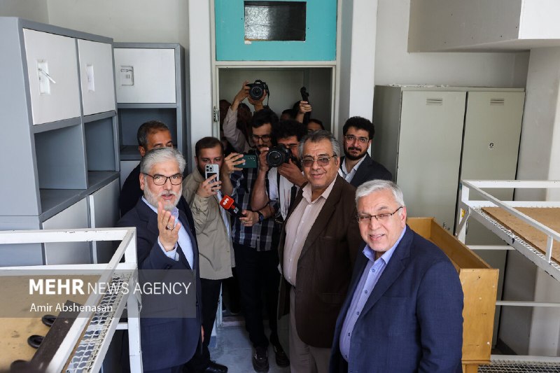 خبرگزاری مهر: 📸 بازدید وزیر علوم از روند بازسازی خوابگاه دانشجویی دانشگاه شهید بهشتی🔺 حسین سیمایی صرّاف وزیر علوم، تحقیقات و فناوری صب