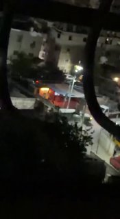 חלק מכוחות הכיבוש מסתערים על מחנה קלנדיה, מצפון לירושלים הכבושה.