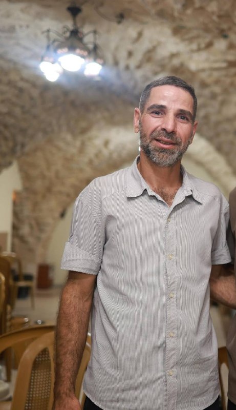 הכיבוש עוצר את הירושלמי מוחמד אל-שליבי לאחר שהסתער על ביתו ותקף אותו ואת משפחתו בעיר העתיקה בירושלים הכבושה.