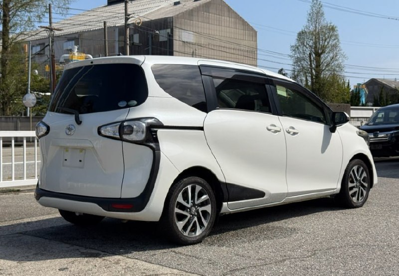 Toyota Sienta 2017 фото 3