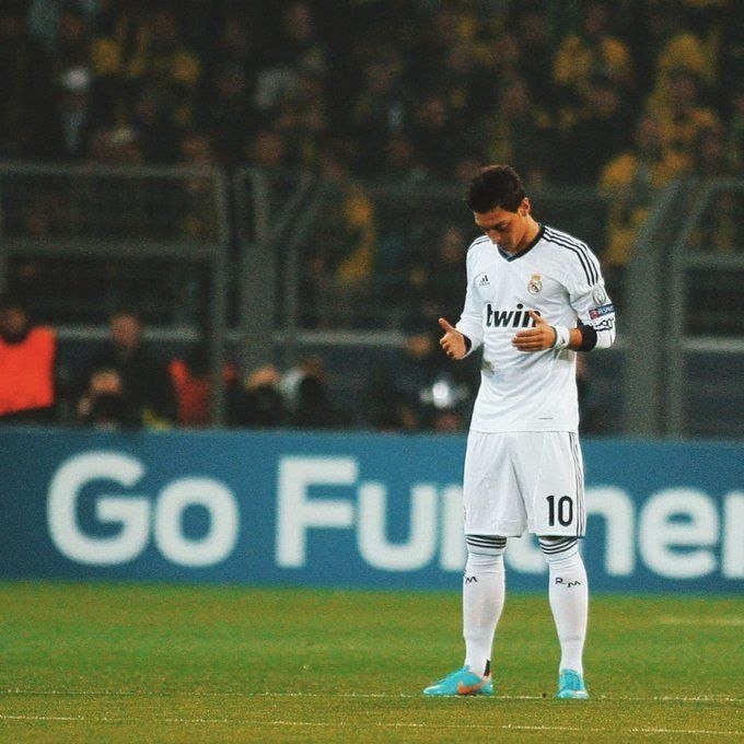 RealMadridCFNews | رئال مادرید سی اف نیوز: 💢 کله پدر مسوت اوزیل! 📆 ۱۶ سال پیش در چنین روزی، مسوت اوزیل به رئال مادرید پیوست ✅ او در ۲۱ سالگی و پس از یک جام جهانی م