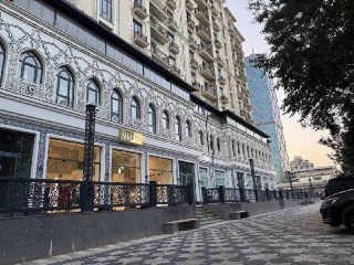 ЖК "Uzbegim", Landmark: Piramit Tower, 1st floor, 195 sq.m + 110 sq.m basement, urgent