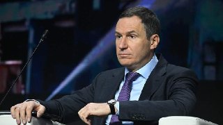 Россию покинул ушедший в отставку с должности замминистра природных ресурсов и экологии Денис Буцаев, пишут «Ведомости» со ссылкой на источники. По их сведениям, Буцаев после распоряжения об отставке 22 апреля быстро уехал из России через Минск.Буцаев до м