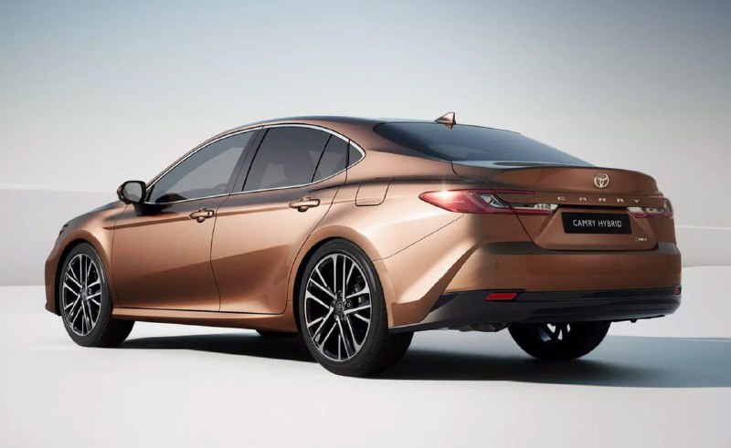 Новая Toyota Camry XV80 вышла на рынок Европы 2