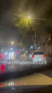 עקב חורי הצפייה הסגורים ברחובות ירוואן, גם במקרה של גשם קל, העיר הופכת לונציה סרטון: מ- אם הרחוב שלכם במצב…
